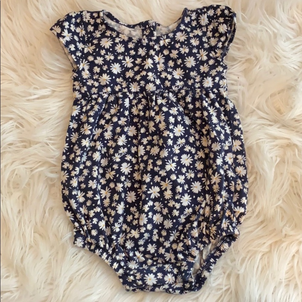 Old Navy baby girl 6-12 months bubble suit